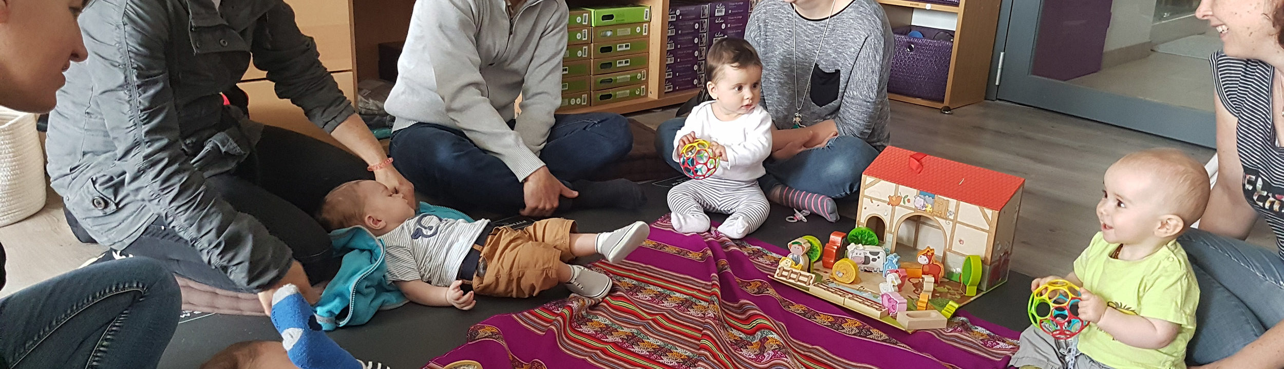 Apprendre à porter son bébé en écharpe : avec des jumeaux - Les ateliers  Tikoala : Les ateliers Tikoala